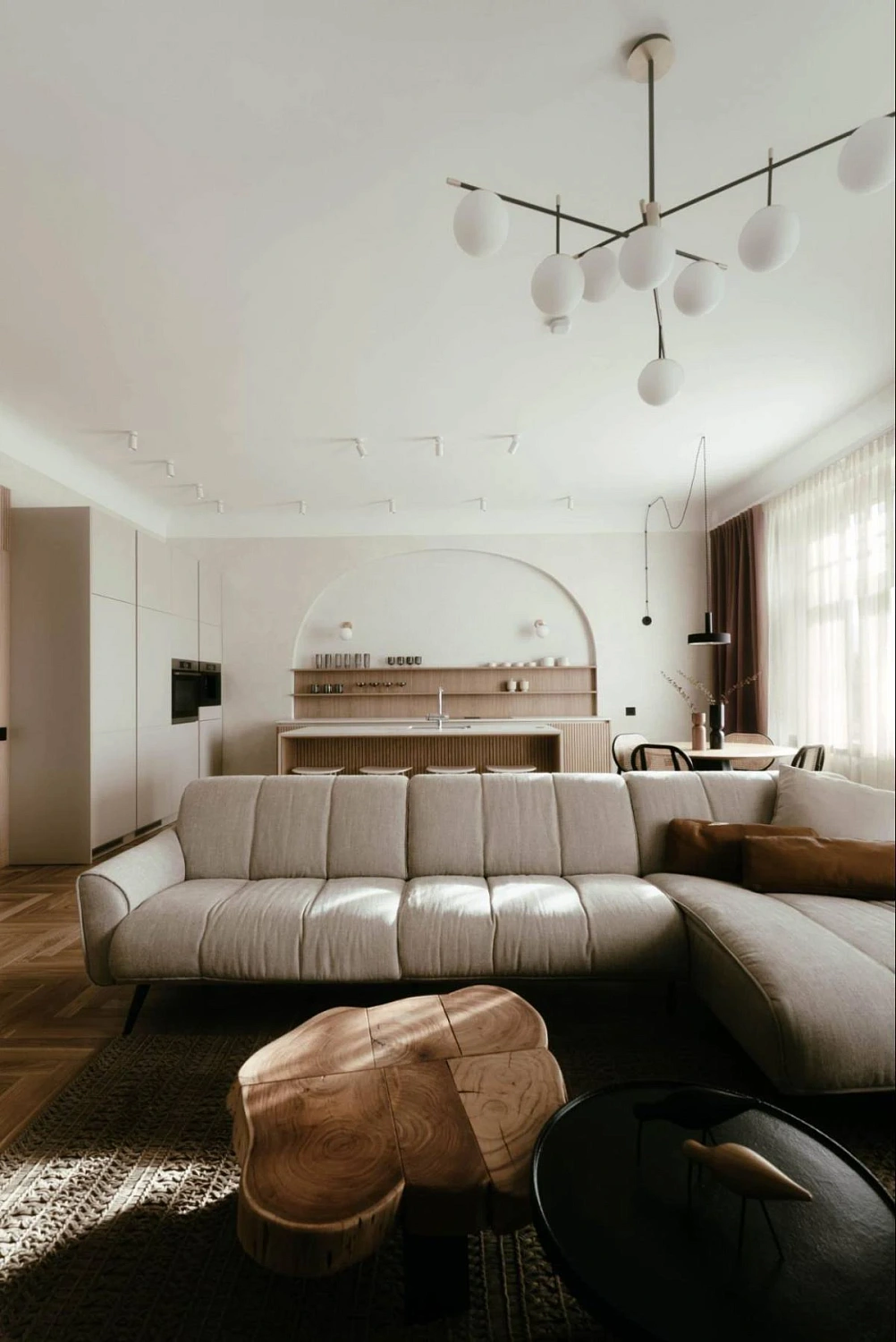 Apartment in earthy colors 