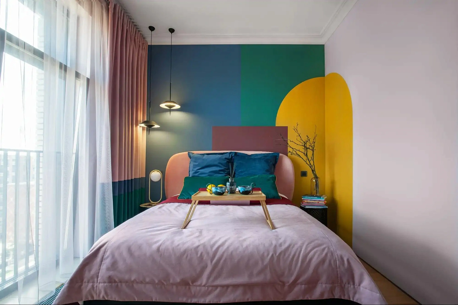 The Memphis-style apartment